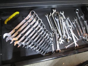 Large variety of SAE ratcheting and combination wrenches
