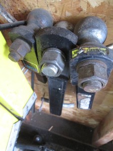 Trio of assorted size receiver ballshitches
