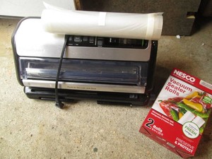 Food saver machine with bonus vacuum sealer rolls