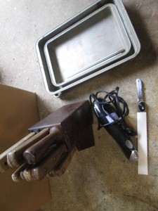 Electric knife, knife block with cutlery and misc bakeware pans
