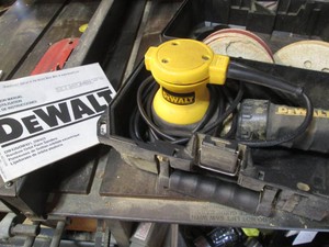 Dewalt oscillating hand sander with case