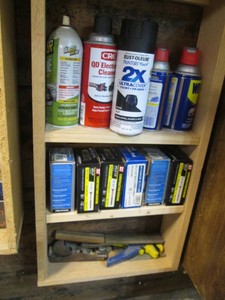 Construction screws, assorted lubricants, hand planer and more