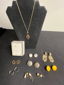 Costume Jewelry Mixed Lot - Villager Necklace & Earrings
