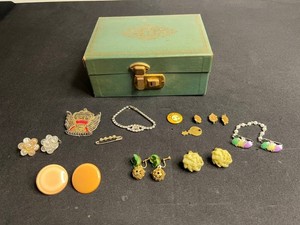 Vintage Costume Jewelry & Accessories Mixed Lot With Jewelry Case & Key