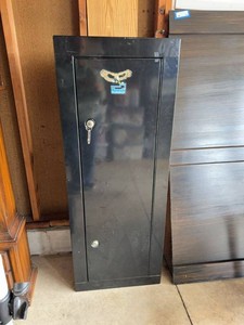 Homak Metal Gun Cabinet with Hoppes Cleaning Kit & Range Bags