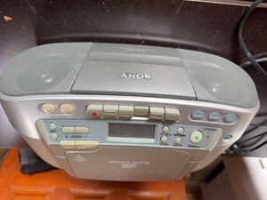 Sony CDF-S01 CD Cassette AMFM Portable Boombox Stereo Silver