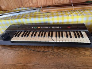 Realistic Concertmate-660 Electronic Keyboard w Power Adapter
