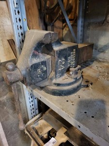 Hollands Erie PA USA Swivel Base Bench Vise No. 24 Cast Iron