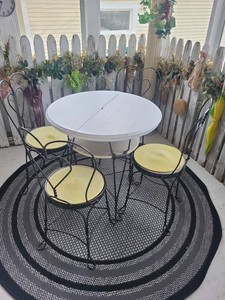 5-Piece Heart Back Wrought Iron Bistro Set Round Table Chairs