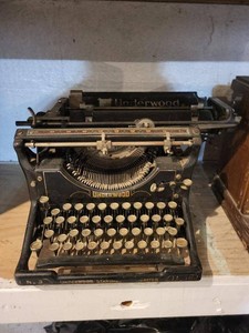 Underwood No. 3 Standard Typewriter Antique Black Desktop Machine