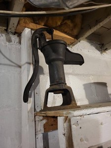 Antique Cast Iron Hand Water Pump Cistern Well Farmhouse Decor