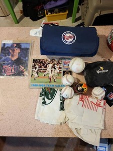 Minnesota Twins Sports Memorabilia Lot Baseballs Calendar Photo Bags
