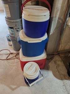 Igloo Cooler Beverage Jug Rolling Cooler Picnic Camping Lot