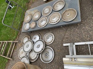 Vintage Assorted Car Hubcaps Wheel Covers Ford GM Lincoln Mopar Lot