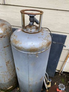 Skelly LP Gas Cylinder Steel Propane Tank Vertical Shop Farm Local