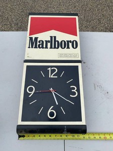 Vintage Marlboro Advertising Wall Clock Tobacco Store Display Sign