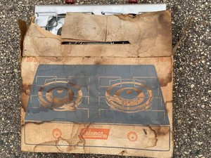 Vintage Coleman LP Gas Picnic Stove 2 Burner w Original Box