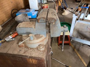Heavy Cast Iron Bench Vise Swivel Base Approx. 6in Jaws Shop Tool