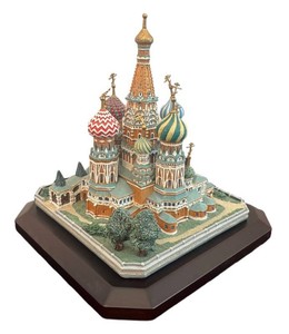 K - Vintage Danbury Mint Wonders of Russia St. Basils Cathedral Model