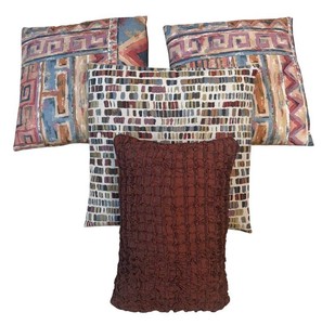 DR - Assortment of Accent Pillows
