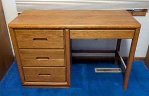 B1 - Writing Desk - Vintage Dixie 3-Drawer Oak Desk