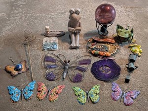 G - Yard & Garden Decor Mixed Lot - Butterflies, Frogs, Signs & Planters