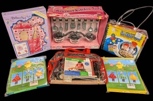 LL - Childrens Rain Ponchos & Chef Toy Sets Mixed Lot