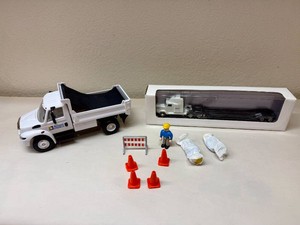 Alliant Energy Dump Truck and Semi ModelsToys