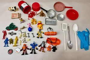 Assorted Vintage Toys and Figurines - Including ET, Winnie the Pooh, Marx and more