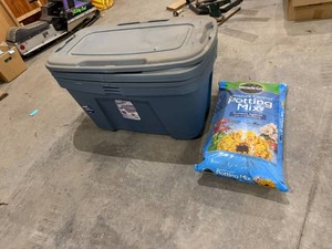 4 Large Totes with Lids & Bag Potting Mix