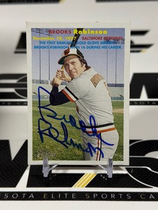 Brooks Robinson Autograph 2006 Topps Heritage #FB-BR Baseball Card