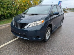 2012 Toyota Sienna LE 8-Passenger - Wheelchair Accessible