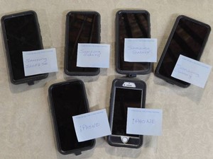 GROUP OF 6 CELL PHONES - 4 SAMSUNG ANDROIDS AND 2 APPLE iPHONES