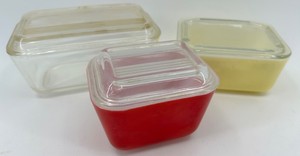 Vintage Pyrex Refrigerator Dishes With Glass Lids - 3pc