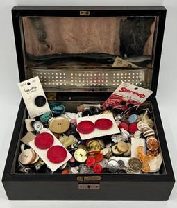 Assorted Vintage Buttons in Wooden Sewing Box including La-Belle & Starsnap