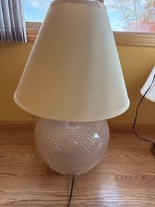 Unmarked Ceramic Table Lamp Hobnail Starburst Beige 28in