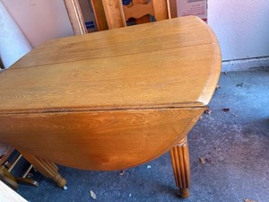 Traditional Oak Drop Leaf Dining Table with Fluted Turned Legs