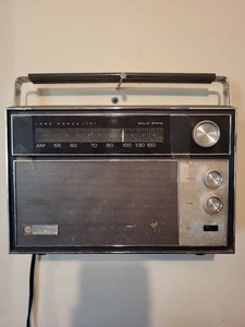 Vintage RCA Globe Trotter Solid State AM Radio Long Range TRF