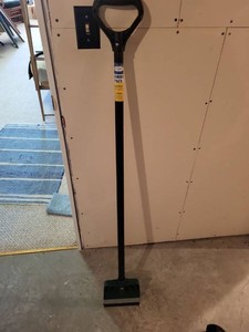 Suncast 7 Inch Ice Scraper Snow Chopper Long Handle Steel Blade