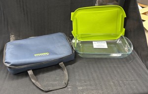 Brand New kitchen Classics, Anchor Hocking Company, glass baking dish with lid and carrying tote