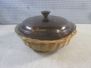 (BS) Vintage Pyrex 1.5 Quart Covered Casserola Dish with Woven Wicker Serving Basket