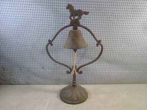 (FS) Vintage Cast Iron Tabletop Dinner Bell with Horse Figur Top 18 Tall