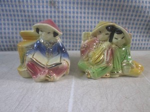 (EC1) 2 Vintage USA Pottery Figure Planters