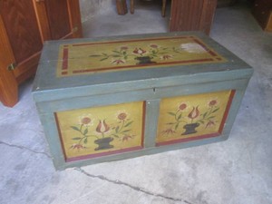 (UD1) Vintage Wood Hand Painted Trunk Chest 34 12 x 19 12 x 17 High