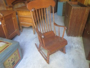(UD1) Vintage Wood Rocking Chair