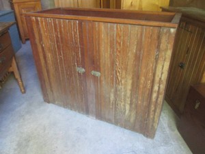(UD1) Vintage 2-Door Wood Cabinet 34 14 H x 43 34 W x 18 D