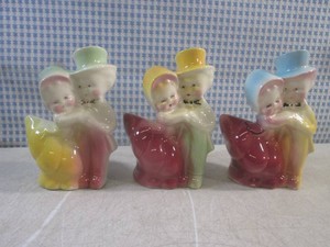 (EC1) 3 Smaller Vintage Ceramic Couple Planters 5 58 Tall