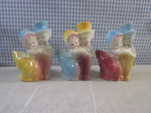 (EC1) 3 Smaller Vintage Ceramic Couple Planters 5 58 Tall