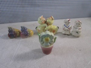 (CSB) 3 Vintage Ceramic Salt & Pepper Shaker Sets and a Single Potted Flower Shaker