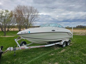 1992 Celebrity 200  Cuddy Boat